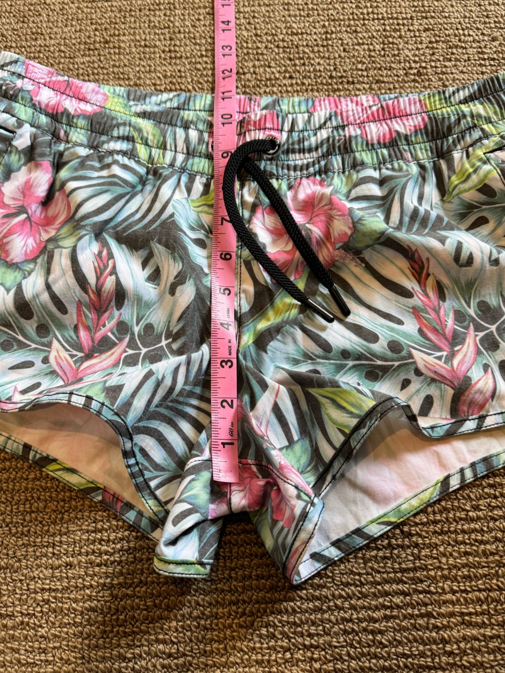 *NWT* SALT LIFE āJungle Vibes Volley Performanceā Shorts - Picture 17 of 17